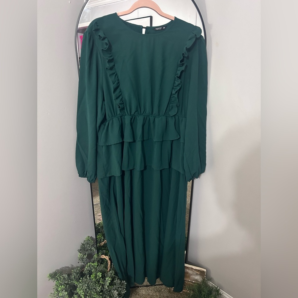 Elegant Green Ruffle Dress - Picture 2 of 9